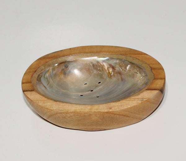 Soap holder in wood and shells